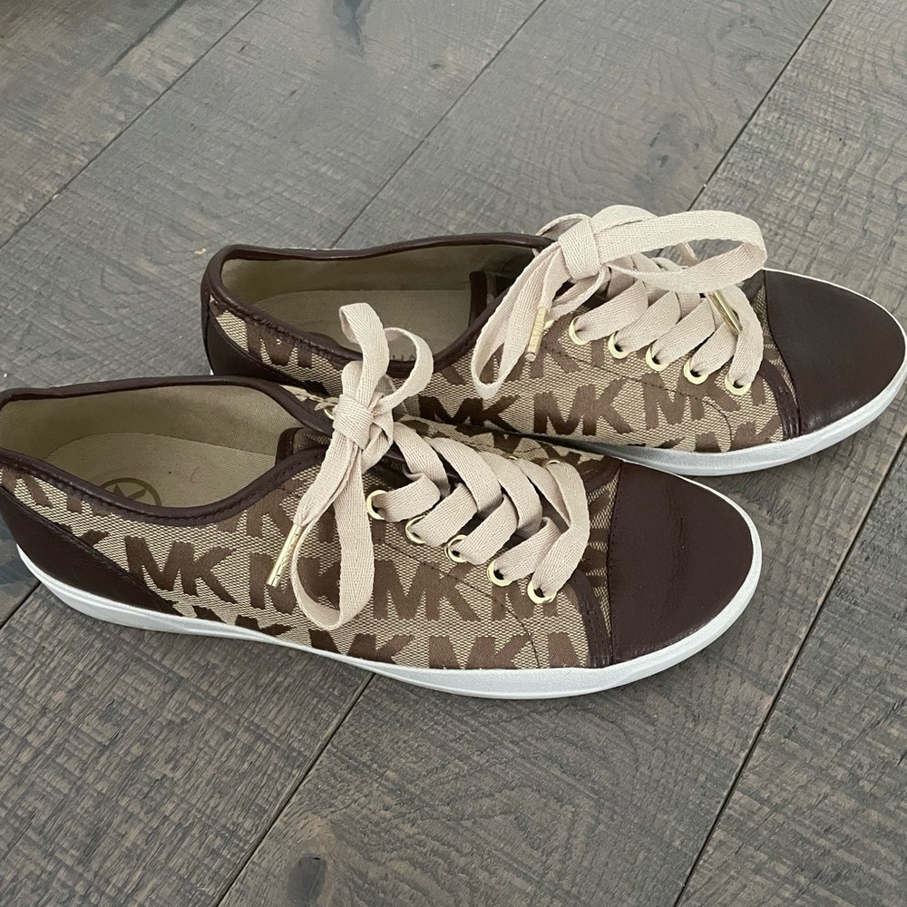 Michale Kors casual sneaker size 7.5